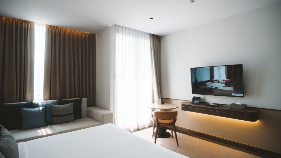 a clean hotel room